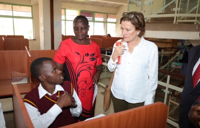 Book Aid International CEO Visits KMTC, Pledges 10,000 Books